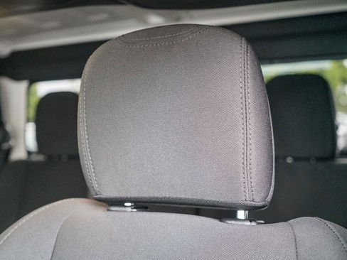 Used 2023 Jeep Gladiator Sport image 25