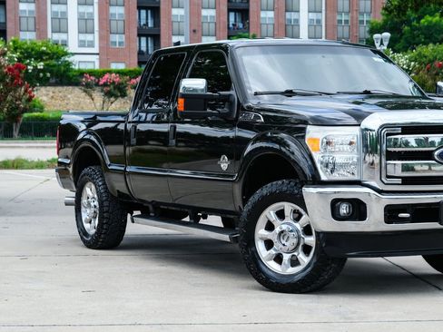 Used 2015 Ford F250 XLT w/ XLT Premium Package AWD/4WD image 2