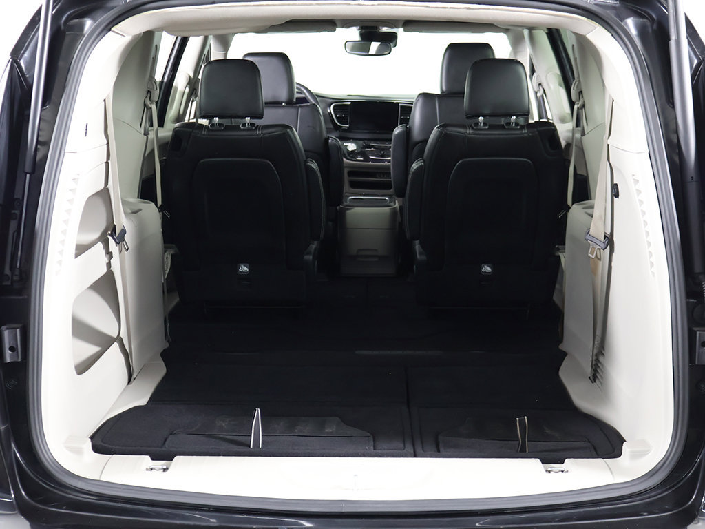 Used 2023 Chrysler Pacifica Touring-L FWD image 20