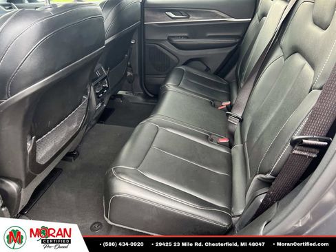 Used 2024 Jeep Grand Cherokee Limited w/ Black Appearance Package AWD/4WD image 12