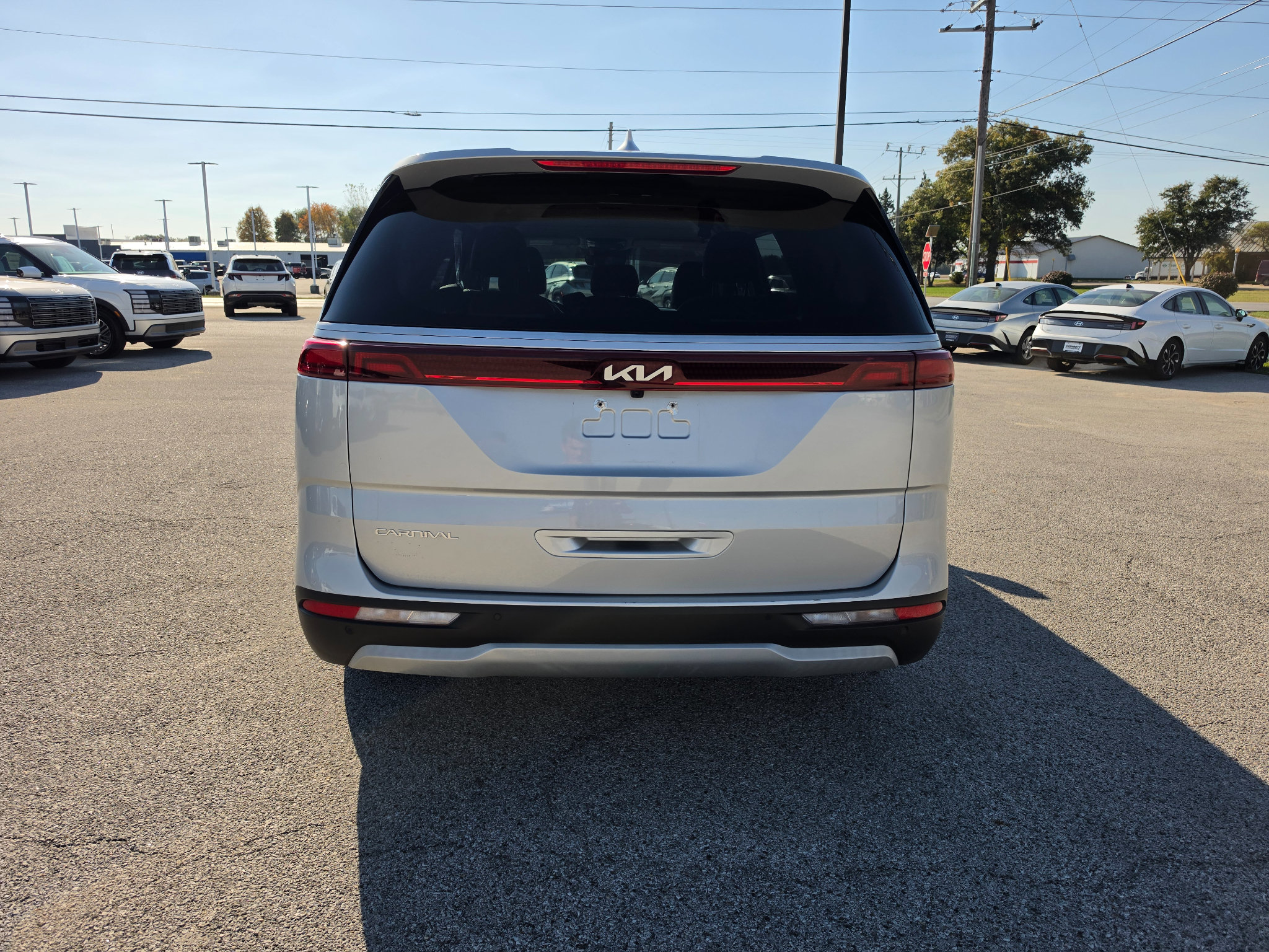 Used 2023 Kia Carnival LX FWD image 5
