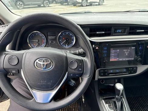 Used 2017 Toyota Corolla LE FWD image 13