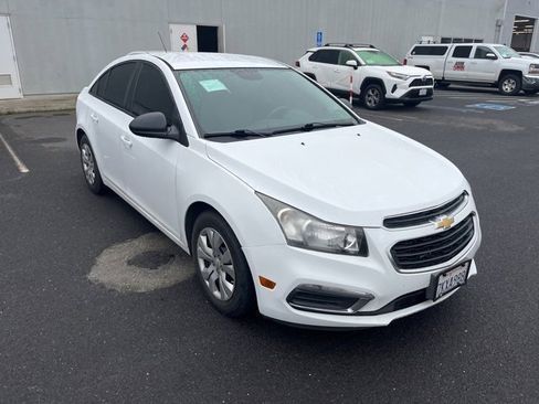 Used 2015 Chevrolet Cruze L image 3