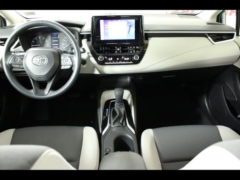 Used 2024 Toyota Corolla LE w/ LE Convenience Package FWD image 15