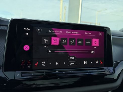 Used 2024 Volkswagen Atlas Peak Edition SE image 17