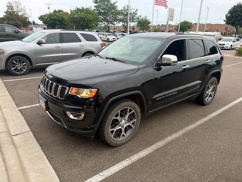Used 2019 Jeep Grand Cherokee Limited w/ Trailer Tow Group IV AWD/4WD image 2
