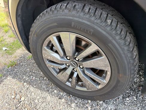 Used 2025 Nissan Pathfinder SV AWD/4WD image 15