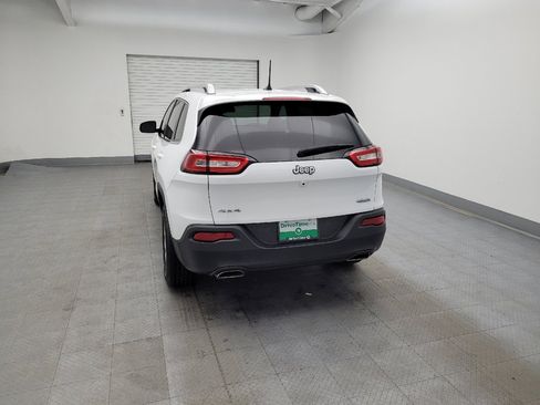 Used 2018 Jeep Cherokee Latitude Plus image 6