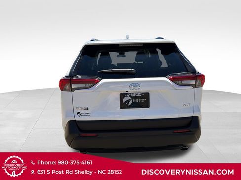 Used 2020 Toyota RAV4 XLE w/ Convenience Package FWD image 10
