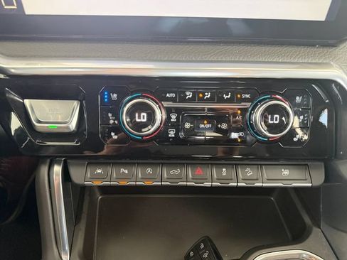 Used 2023 GMC Sierra 1500 Denali AWD/4WD image 29