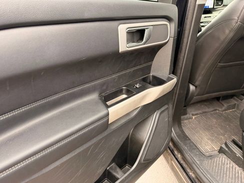 Used 2022 Ford Explorer XLT w/ Equipment Group 202A AWD/4WD image 23
