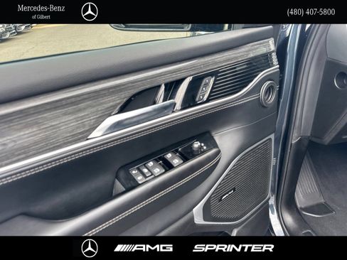 Used 2022 Jeep Wagoneer Series III AWD/4WD image 11
