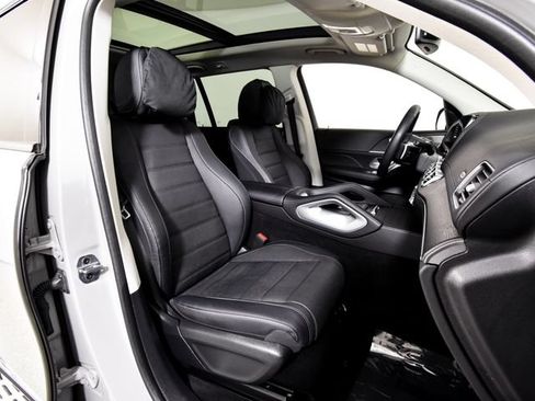 Certified 2025 Mercedes-Benz GLS 580 4MATIC image 38