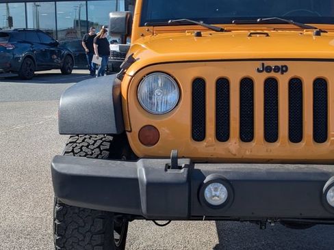 Used 2013 Jeep Wrangler Unlimited Rubicon w/ Connectivity Group AWD/4WD image 8