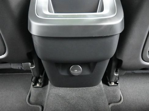 Used 2021 Volvo XC60 T5 Momentum w/ Premium Package image 20