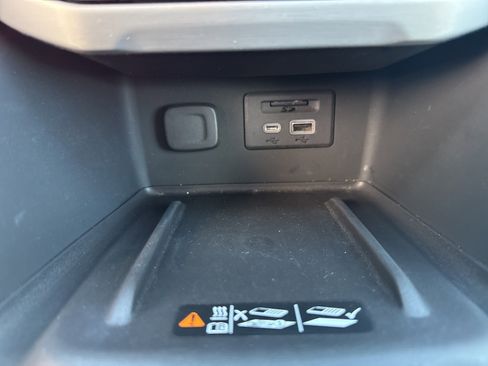 Used 2023 GMC Acadia SLT w/ Preferred Package image 20