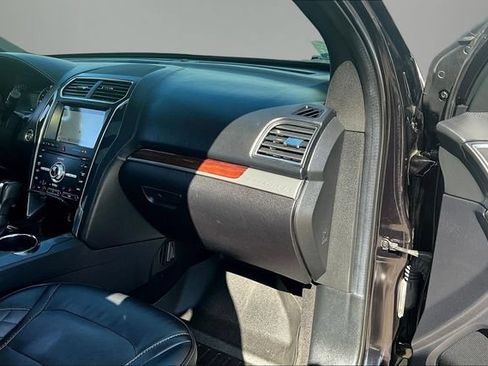 Used 2019 Ford Explorer Platinum AWD/4WD image 27