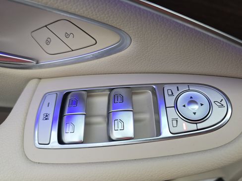 Used 2021 Mercedes-Benz GLC 300 4MATIC image 28