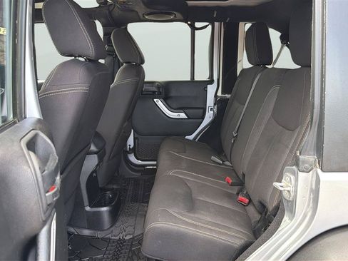 Used 2014 Jeep Wrangler Unlimited Rubicon w/ Connectivity Group AWD/4WD image 21