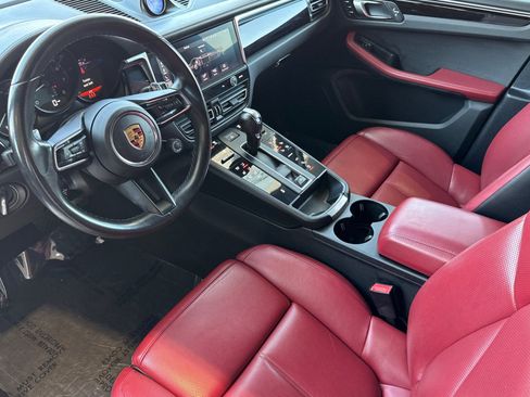 Certified 2023 Porsche Macan AWD/4WD image 4