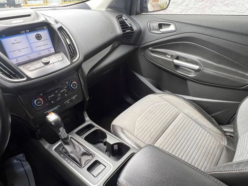 Used 2018 Ford Escape SE w/ SE Sport Appearance Package FWD image 19