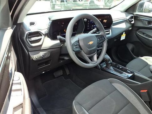 Used 2025 Chevrolet TrailBlazer LT AWD/4WD image 15