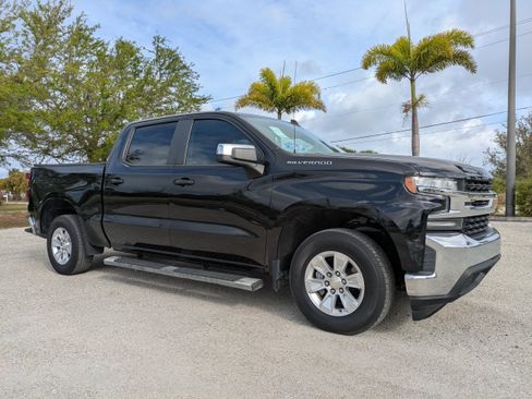 Used 2021 Chevrolet Silverado 1500 LT RWD image 2