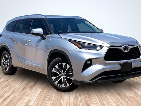 Used 2021 Toyota Highlander XLE FWD image 9