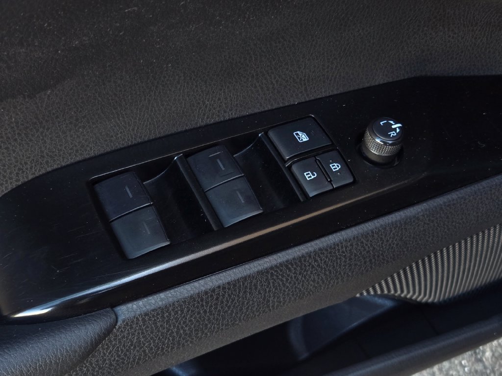 Used 2025 Toyota Camry SE FWD image 12