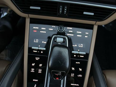 Used 2019 Porsche Cayenne Turbo AWD/4WD image 35
