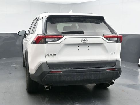 Used 2022 Toyota RAV4 XLE image 6