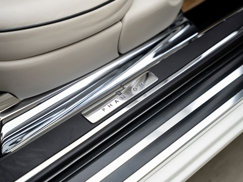 Used 2013 Rolls-Royce Phantom Drophead Coupe image 58