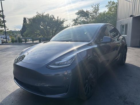 Used 2023 Tesla Model Y Long Range AWD/4WD image 5