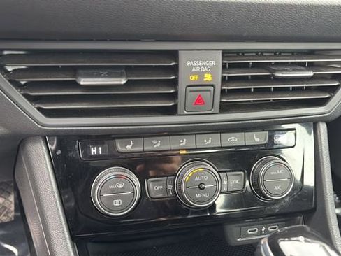 Used 2024 Volkswagen Jetta SE image 31