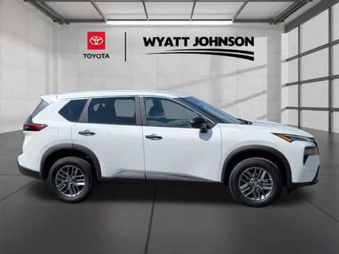 Used 2025 Nissan Rogue S AWD/4WD image 6