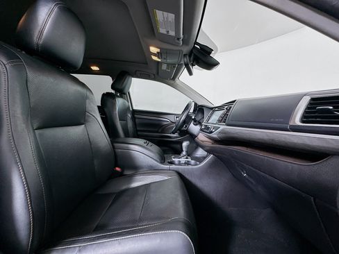 Used 2018 Toyota Highlander Limited Platinum FWD image 33
