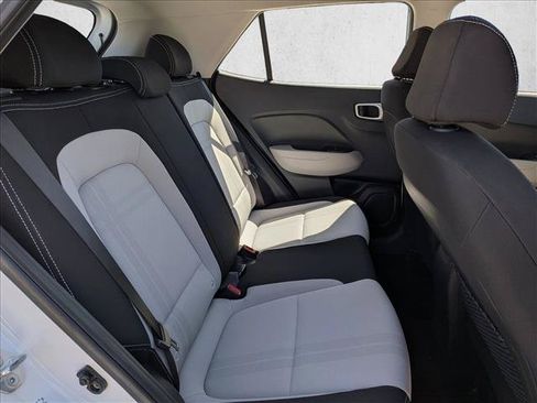 Used 2023 Hyundai Venue SEL FWD image 19