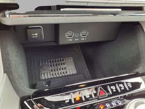 New 2026 Jeep Grand Wagoneer Limited AWD/4WD image 9