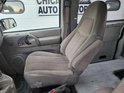 Used 2005 Chevrolet Astro w/ Convenience Package RWD image 13