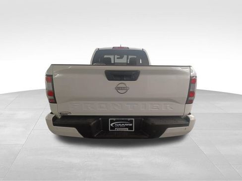 Used 2025 Nissan Frontier SV RWD image 8