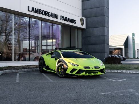 Used 2024 Lamborghini Huracan Sterrato image 4