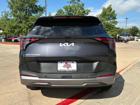 Used 2026 Kia Sportage LX FWD image 7