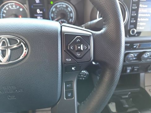 Used 2020 Toyota Tacoma TRD Sport AWD/4WD image 15