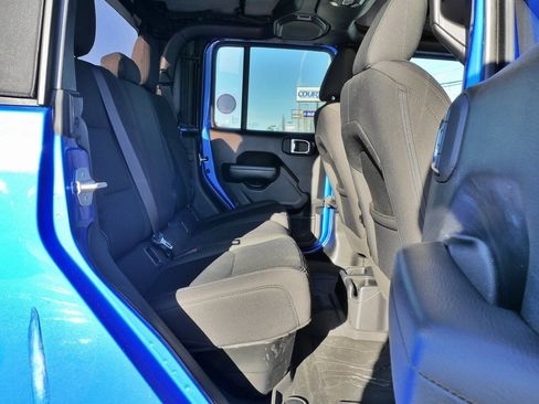 Used 2022 Jeep Gladiator Willys image 11