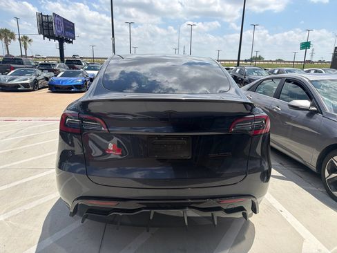 Used 2024 Tesla Model Y Long Range RWD image 5