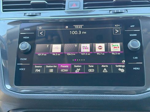 Used 2024 Volkswagen Tiguan Wolfsburg Edition image 31