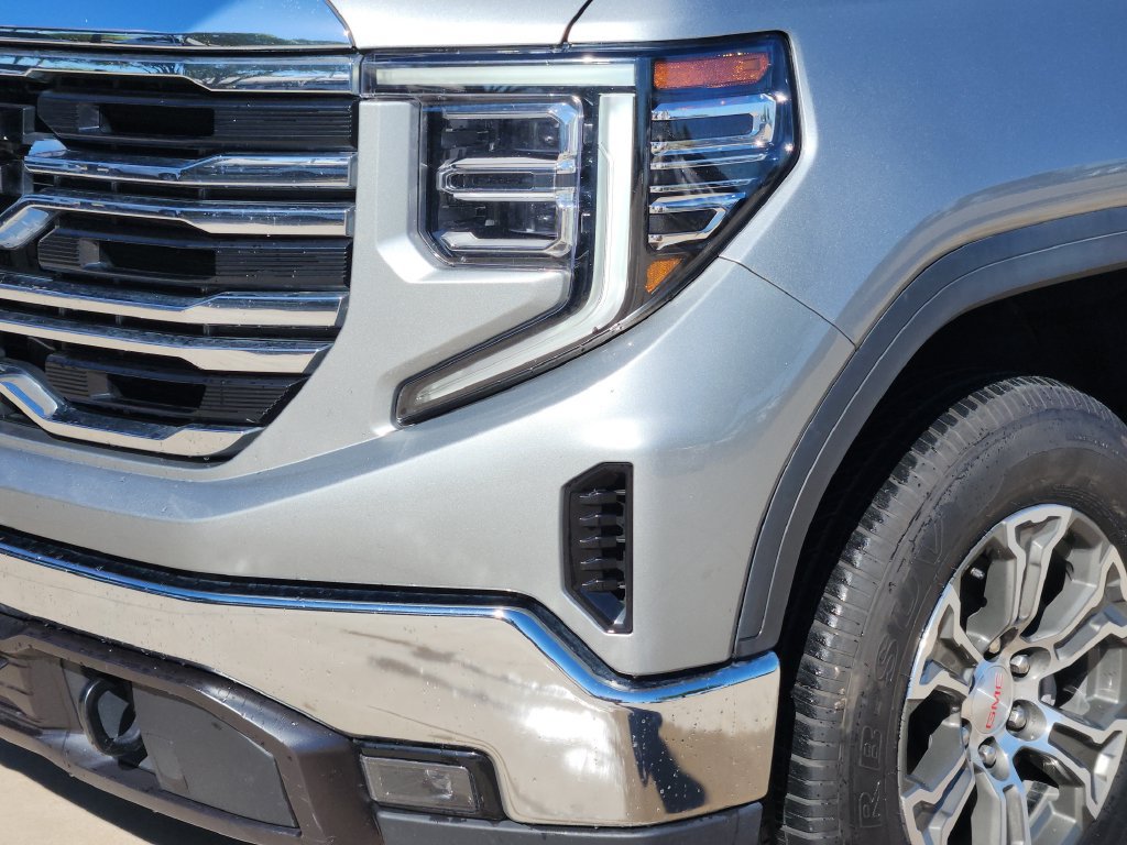 Used 2025 GMC Sierra 1500 SLT AWD/4WD image 17