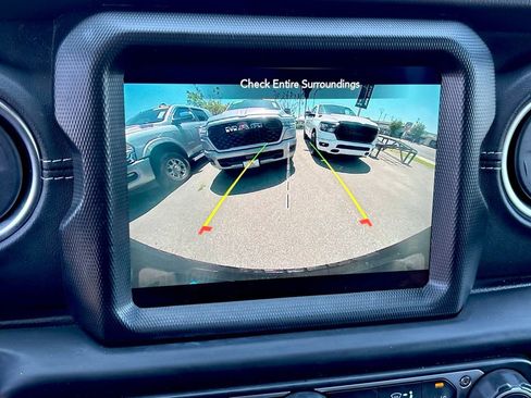 Used 2023 Jeep Wrangler Unlimited Sahara w/ Cold Weather Group AWD/4WD image 24