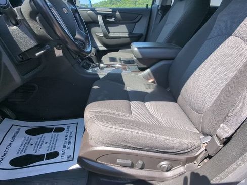 Used 2017 Chevrolet Traverse LT w/ Style and Technology Package FWD image 10