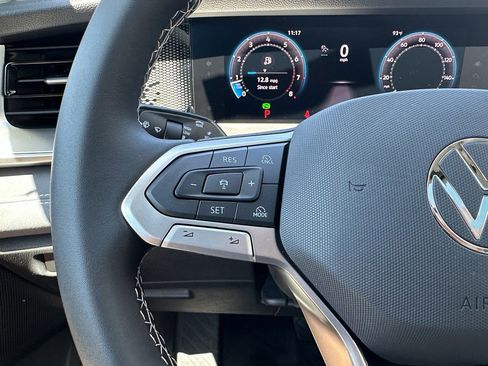 New 2025 Volkswagen Tiguan SE image 20